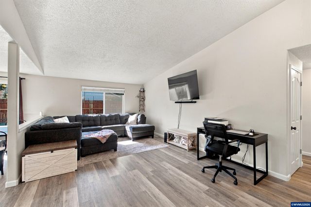 542 Ashley Ct, Jefferson, OR 97352