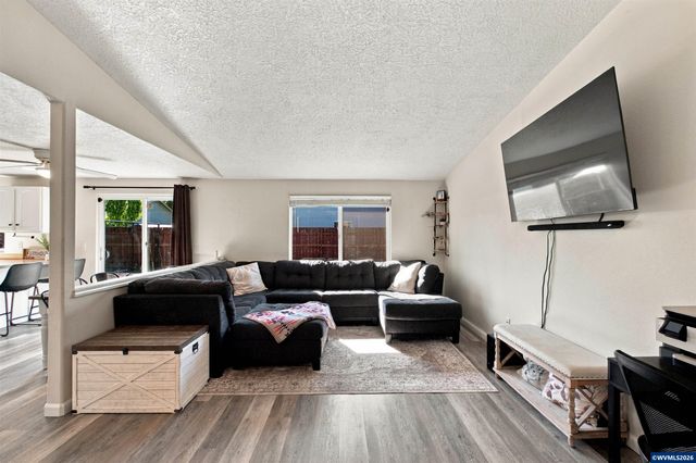 542 Ashley Ct, Jefferson, OR 97352
