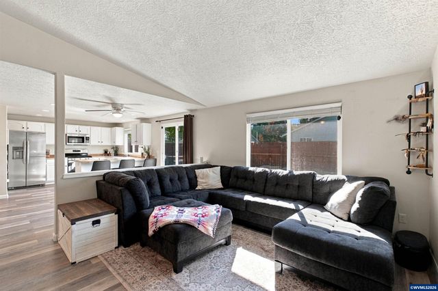 542 Ashley Ct, Jefferson, OR 97352