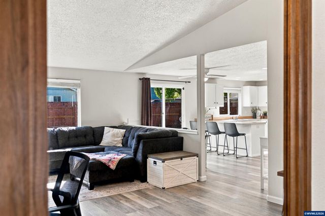 542 Ashley Ct, Jefferson, OR 97352