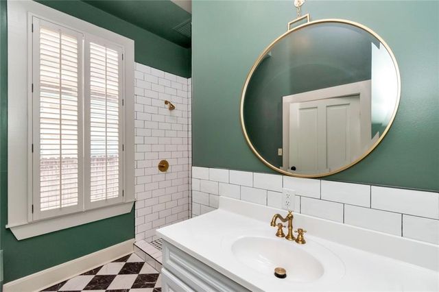 605 St Francis Street, Mobile, AL 36602