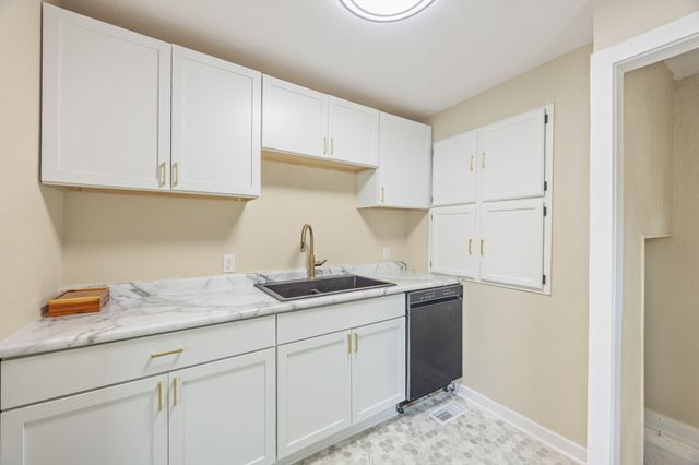 2811 1st Street, Des Moines, IA 50313
