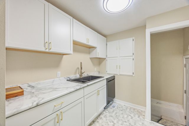 2811 1st Street, Des Moines, IA 50313