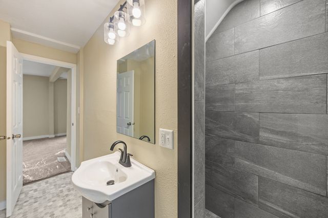 2811 1st Street, Des Moines, IA 50313