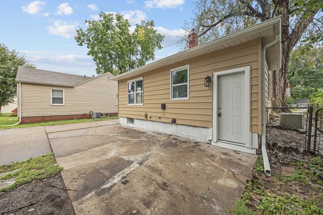2811 1st Street, Des Moines, IA 50313