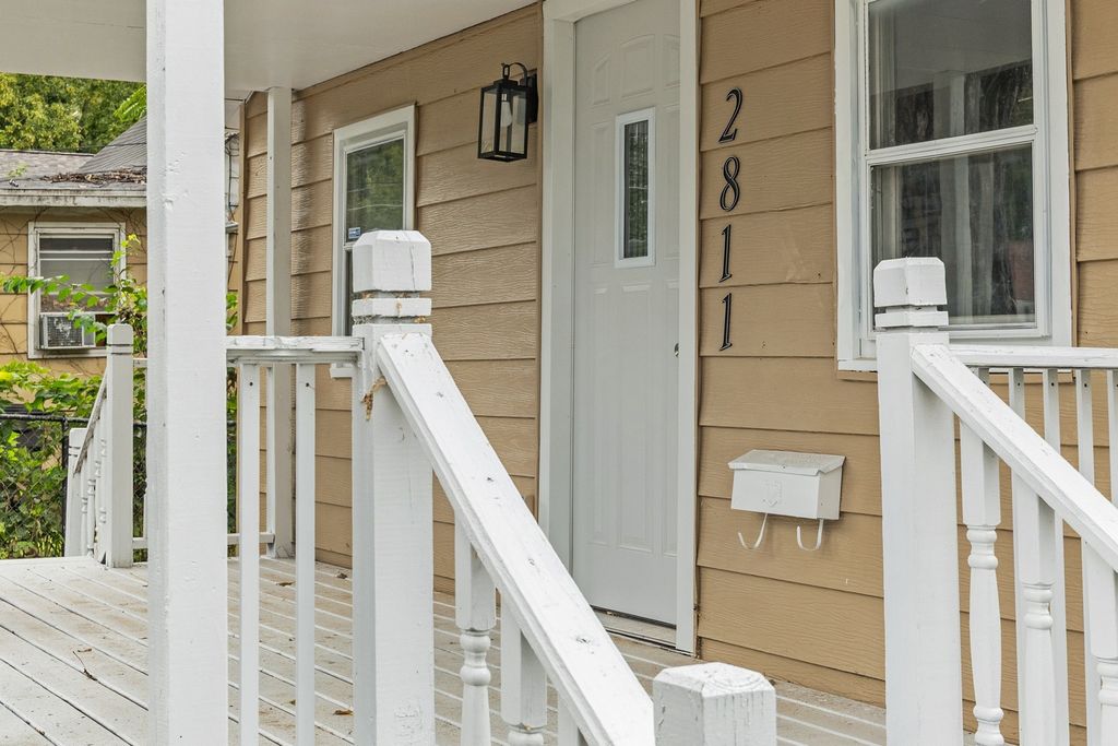 2811 1st Street, Des Moines, IA 50313