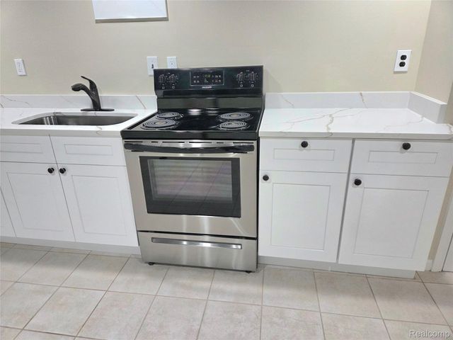 36117 Del Ray Drive, Sterling Heights, MI 48310