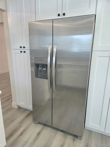 36117 Del Ray Drive, Sterling Heights, MI 48310