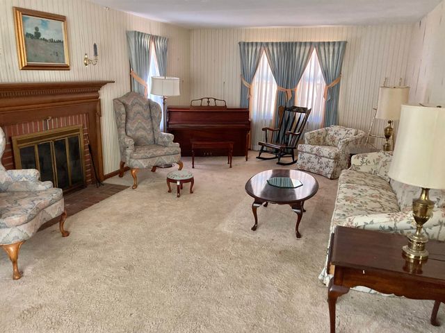 17 Danbury Road, Nashua, NH 03064