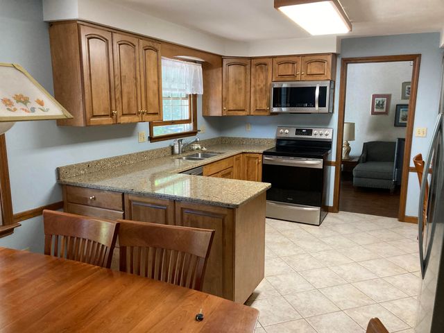 17 Danbury Road, Nashua, NH 03064