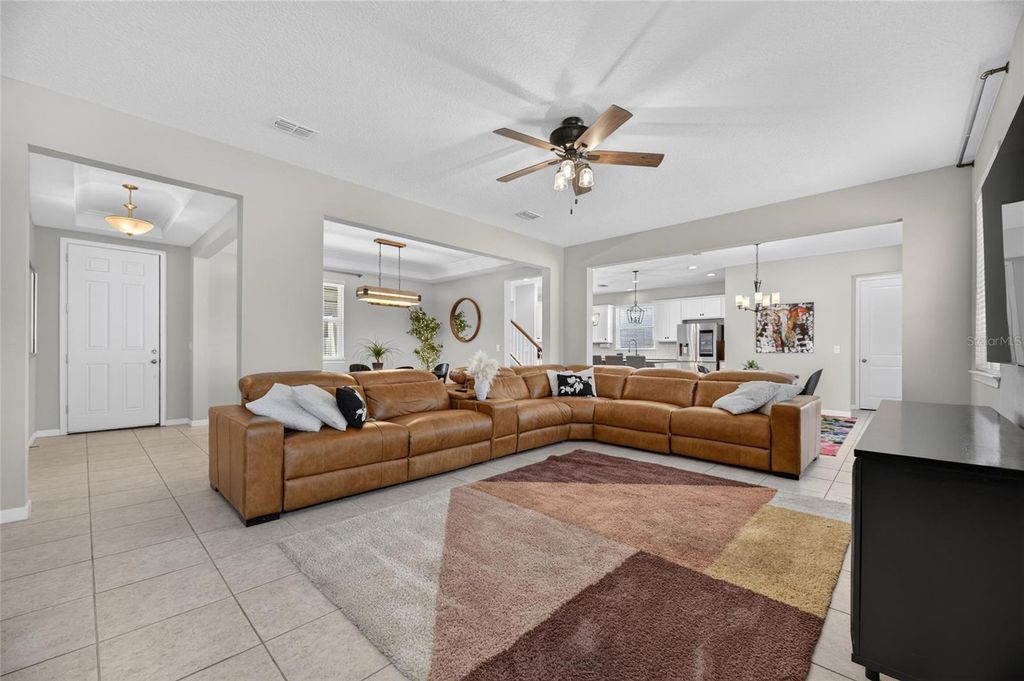 Image 11 of property listing at 12211 STREAMBED DRIVE, Riverview, FL 33579
