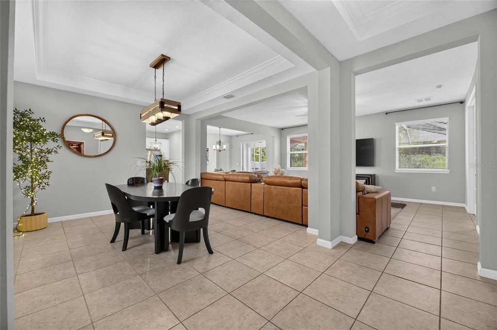 Image 12 of property listing at 12211 STREAMBED DRIVE, Riverview, FL 33579