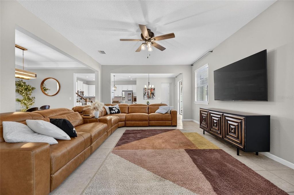 Image 9 of property listing at 12211 STREAMBED DRIVE, Riverview, FL 33579