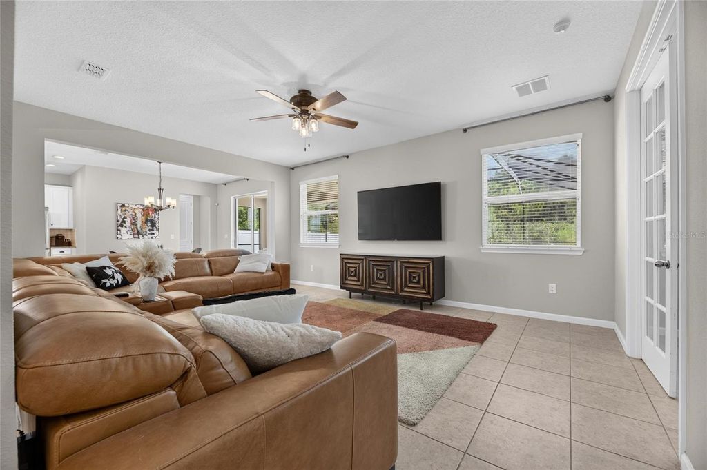 Image 10 of property listing at 12211 STREAMBED DRIVE, Riverview, FL 33579