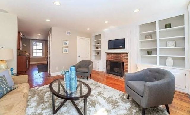 9 Temple 3, Boston, MA 02114