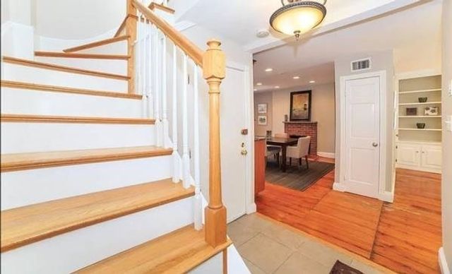 9 Temple 3, Boston, MA 02114