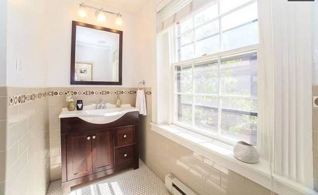 9 Temple 3, Boston, MA 02114