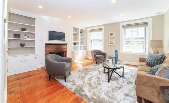 9 Temple 3, Boston, MA 02114