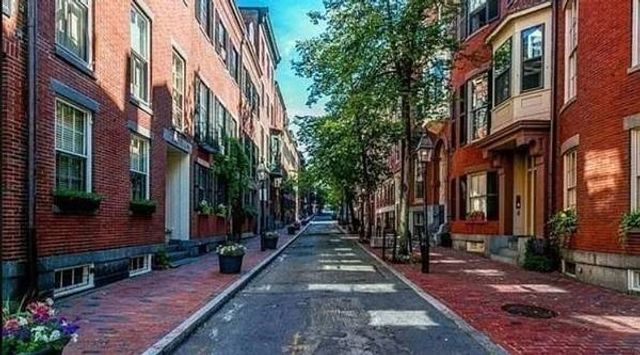 9 Temple 3, Boston, MA 02114