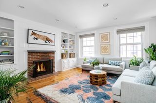 9 Temple 3, Boston, MA 02114