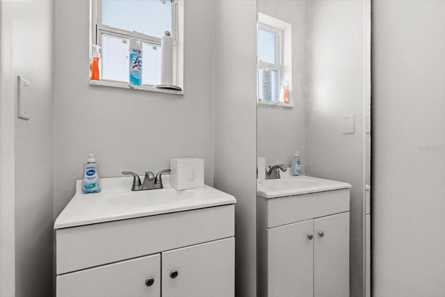 820 E CLIFFORD AVENUE, Eustis, FL 32726