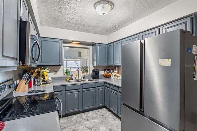 820 E CLIFFORD AVENUE, Eustis, FL 32726