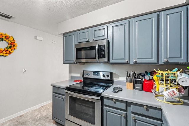 820 E CLIFFORD AVENUE, Eustis, FL 32726