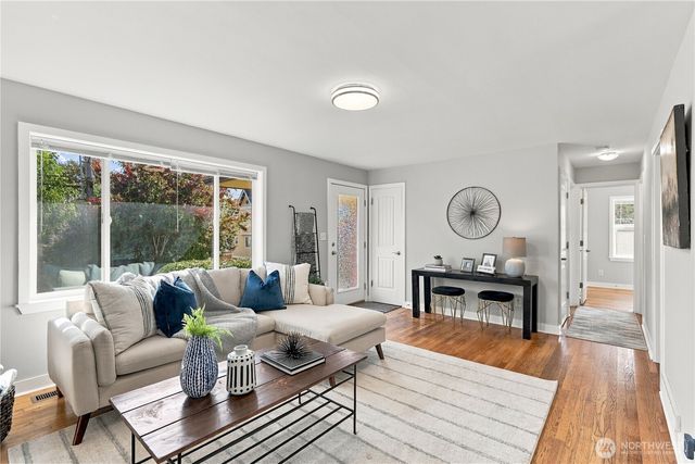 1210 S Lucile Street, Seattle, WA 98108