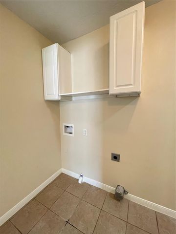 140 Laurel Street, Lake Jackson, TX 77566