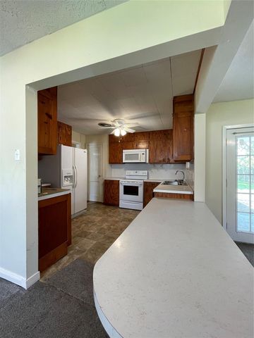 140 Laurel Street, Lake Jackson, TX 77566