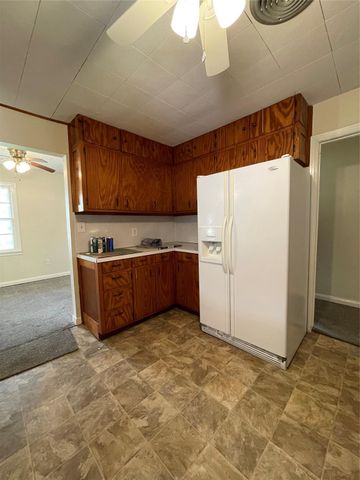 140 Laurel Street, Lake Jackson, TX 77566