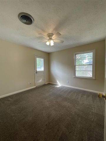 140 Laurel Street, Lake Jackson, TX 77566