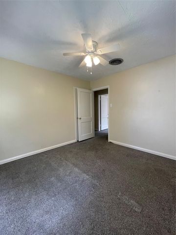 140 Laurel Street, Lake Jackson, TX 77566