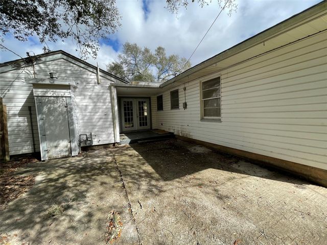140 Laurel Street, Lake Jackson, TX 77566