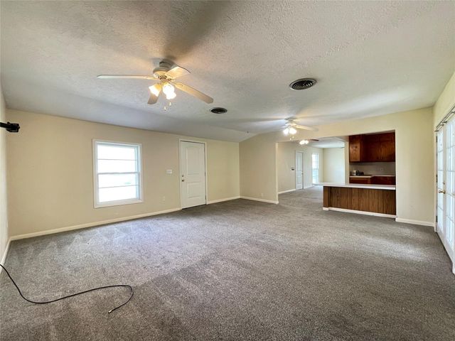 140 Laurel Street, Lake Jackson, TX 77566