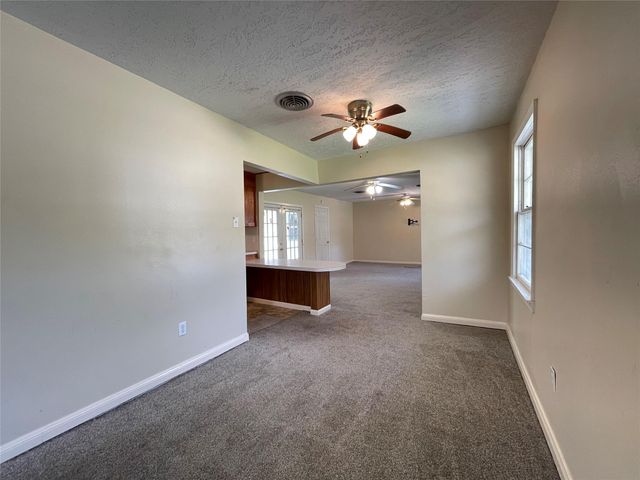 140 Laurel Street, Lake Jackson, TX 77566