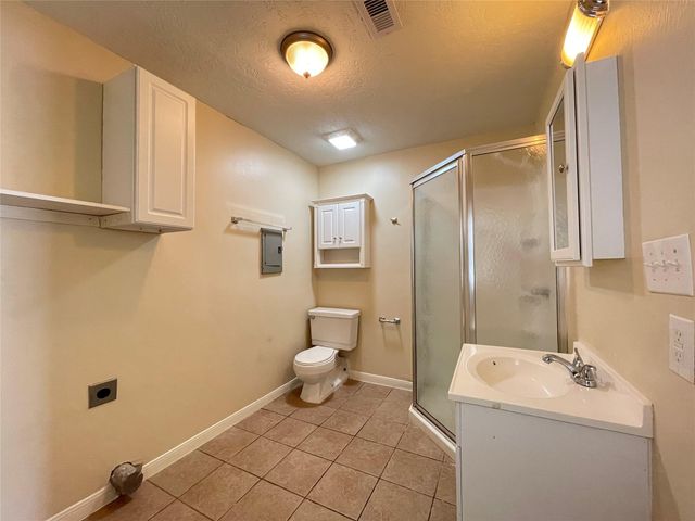 140 Laurel Street, Lake Jackson, TX 77566