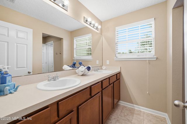 417 E ADELAIDE Drive, St. Johns, FL 32259