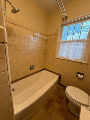 104 W Boles Street, Fayetteville, AR 72701