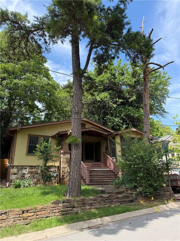 104 W Boles Street, Fayetteville, AR 72701