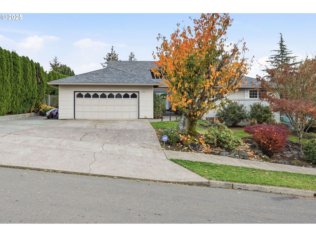 3251 LAVINA Dr, Forest Grove, OR 97116