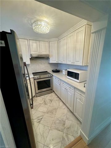 170 Turtle Lake CT 206, Naples, FL 34105