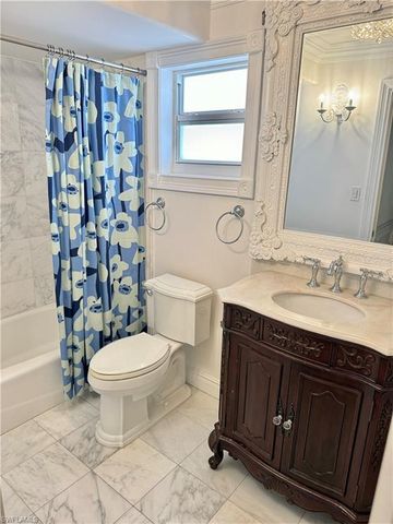 170 Turtle Lake CT 206, Naples, FL 34105