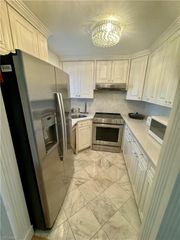 170 Turtle Lake CT 206, Naples, FL 34105