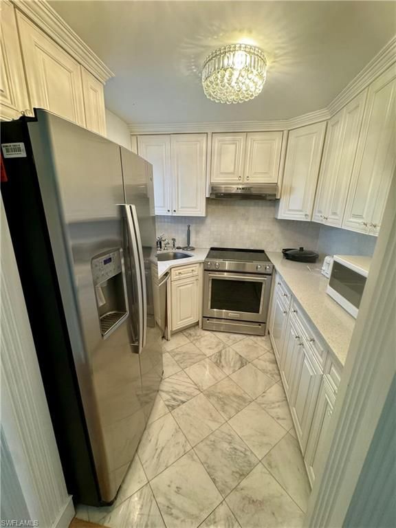 170 Turtle Lake CT 206, Naples, FL 34105