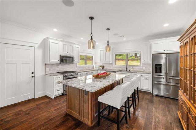 4606 Windsor Drive, Flowery Branch, GA 30542