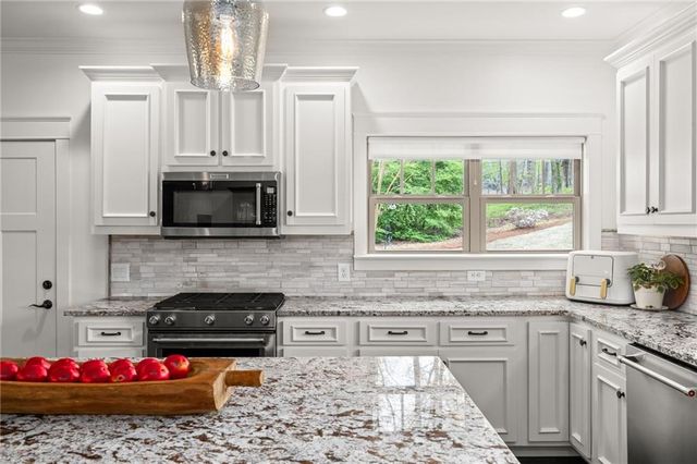 4606 Windsor Drive, Flowery Branch, GA 30542