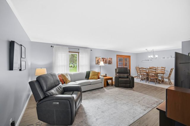 272 W Powell Drive, La Porte, IN 46350