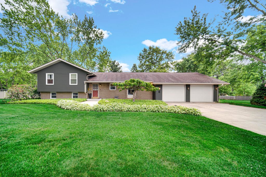 272 W Powell Drive, La Porte, IN 46350