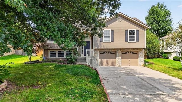 524 NE Topaz Drive, Lee's Summit, MO 64086